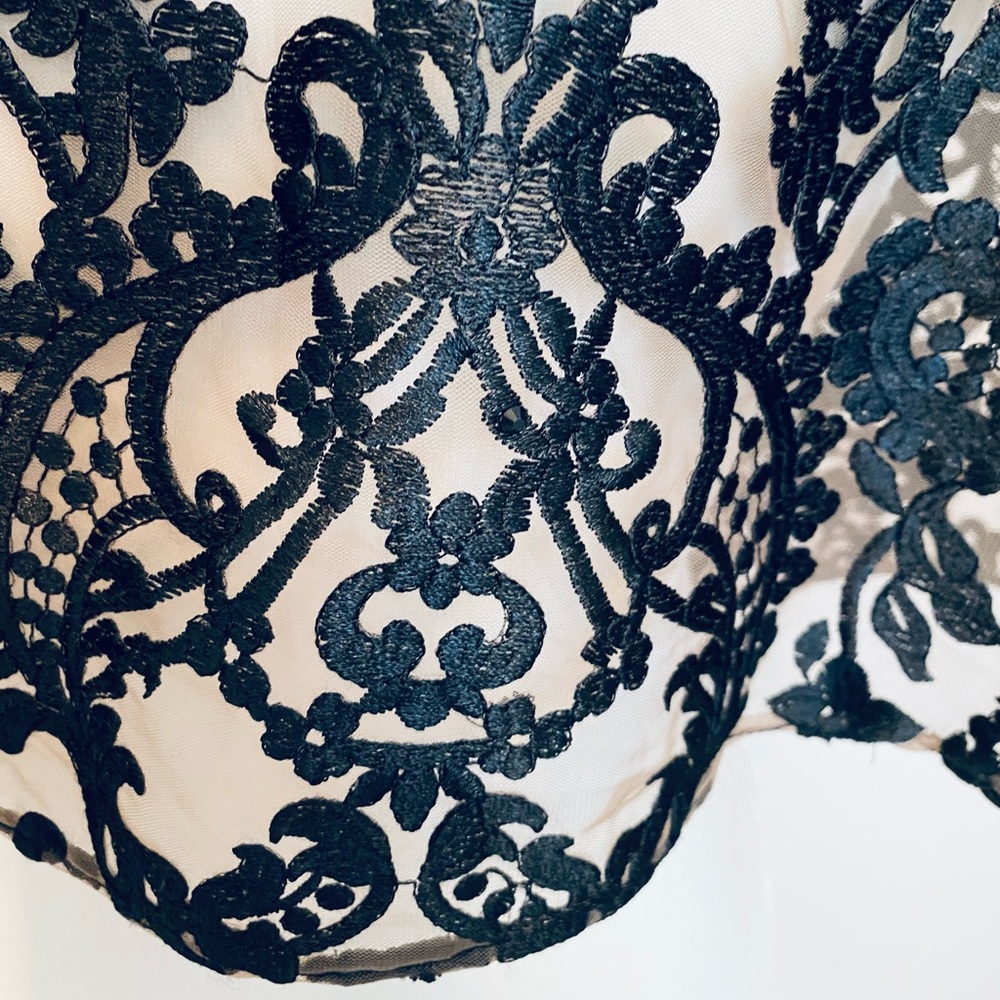 Beautiful Laced Shawl - Picture 6 of 8